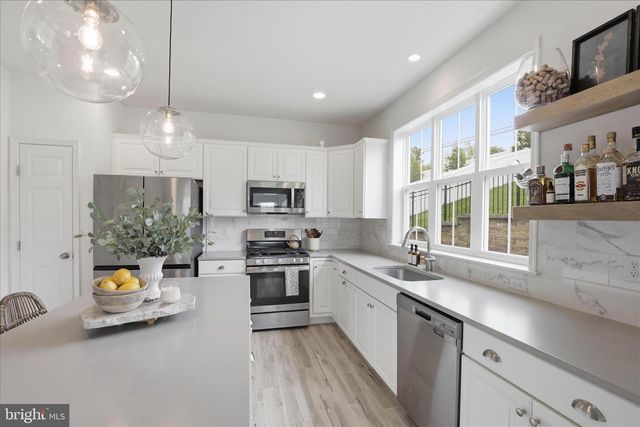 28 LEE DR, Stevens, PA 17578