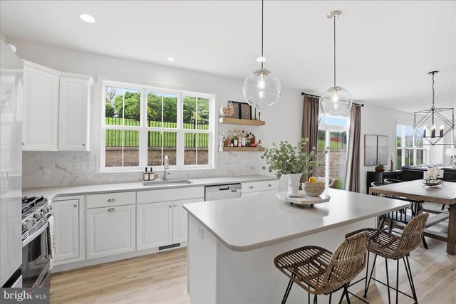 28 LEE DR, Stevens, PA 17578