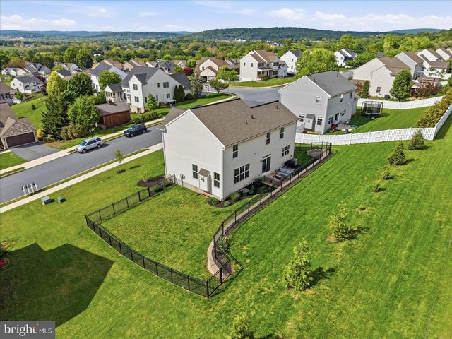 28 LEE DR, Stevens, PA 17578