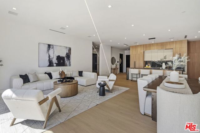 5528 Mclennan Avenue, Encino, CA 91436