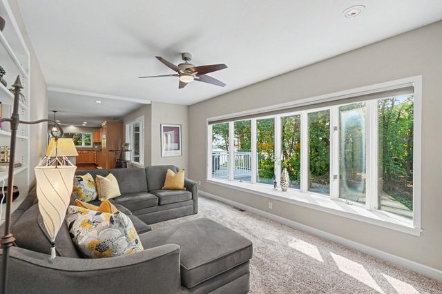 5710 Oakview Lane N, Plymouth, MN 55442