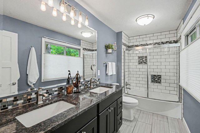 5710 Oakview Lane N, Plymouth, MN 55442