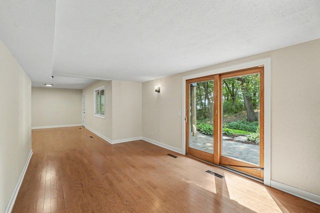 5710 Oakview Lane N, Plymouth, MN 55442