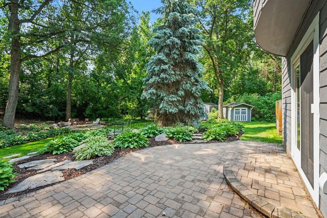 5710 Oakview Lane N, Plymouth, MN 55442