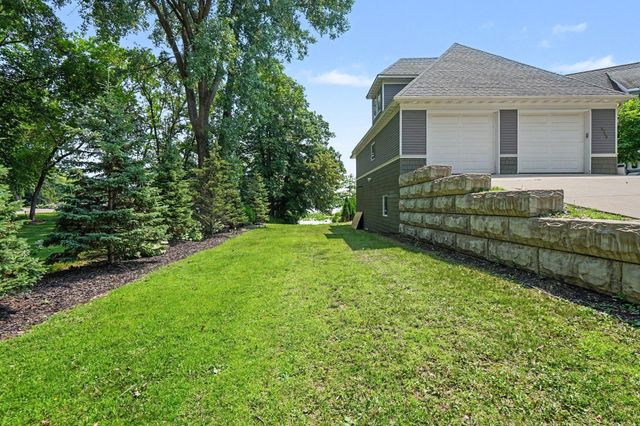 5710 Oakview Lane N, Plymouth, MN 55442