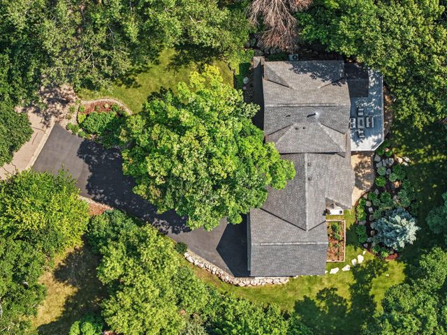5710 Oakview Lane N, Plymouth, MN 55442