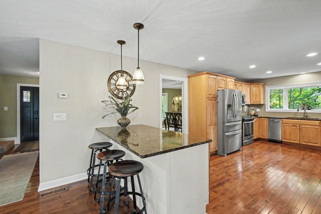 5710 Oakview Lane N, Plymouth, MN 55442