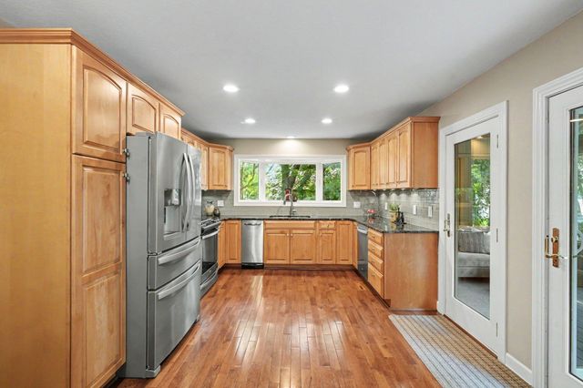 5710 Oakview Lane N, Plymouth, MN 55442