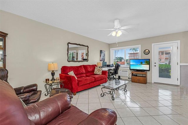 1000 SW 11th Avenue 2E, Hallandale Beach, FL 33009