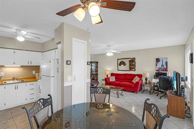 1000 SW 11th Avenue 2E, Hallandale Beach, FL 33009