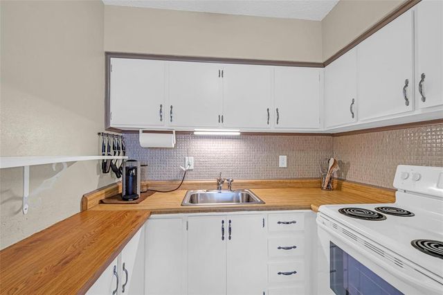 1000 SW 11th Avenue 2E, Hallandale Beach, FL 33009