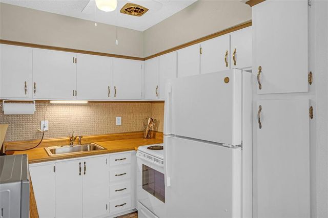 1000 SW 11th Avenue 2E, Hallandale Beach, FL 33009