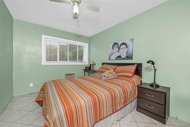 1000 SW 11th Avenue 2E, Hallandale Beach, FL 33009