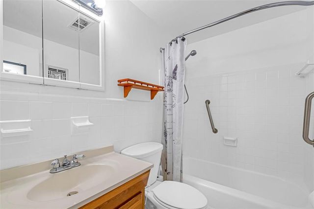 1000 SW 11th Avenue 2E, Hallandale Beach, FL 33009