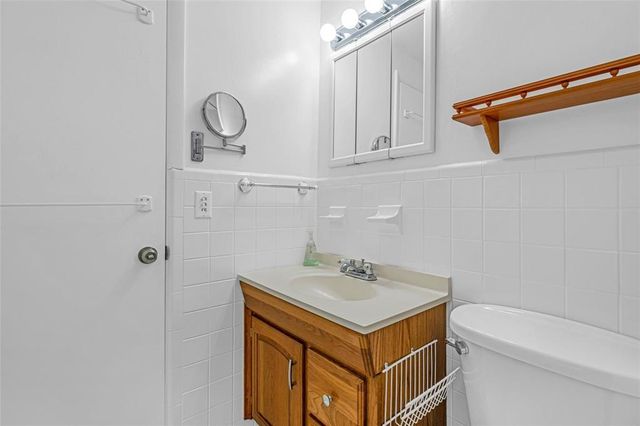 1000 SW 11th Avenue 2E, Hallandale Beach, FL 33009