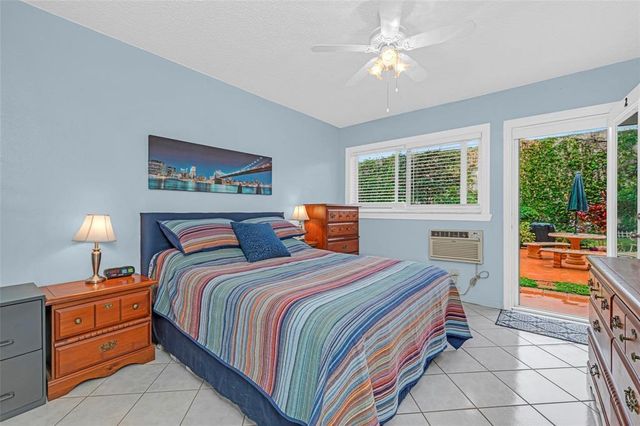 1000 SW 11th Avenue 2E, Hallandale Beach, FL 33009