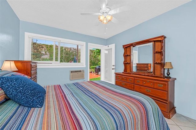 1000 SW 11th Avenue 2E, Hallandale Beach, FL 33009