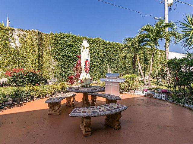 1000 SW 11th Avenue 2E, Hallandale Beach, FL 33009