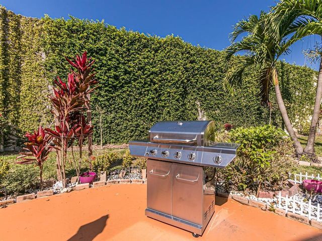 1000 SW 11th Avenue 2E, Hallandale Beach, FL 33009