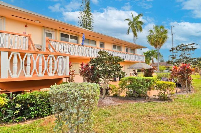 1000 SW 11th Avenue 2E, Hallandale Beach, FL 33009