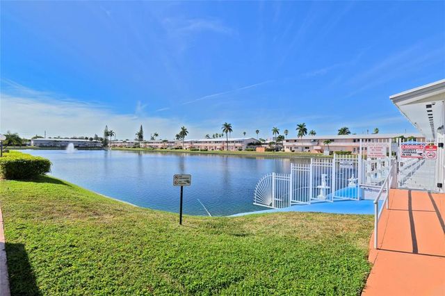 1000 SW 11th Avenue 2E, Hallandale Beach, FL 33009