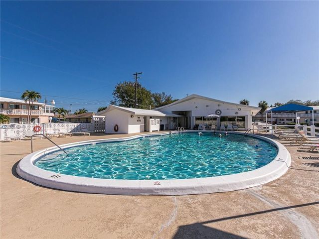 1000 SW 11th Avenue 2E, Hallandale Beach, FL 33009