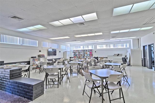 1000 SW 11th Avenue 2E, Hallandale Beach, FL 33009