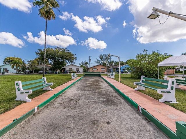 1000 SW 11th Avenue 2E, Hallandale Beach, FL 33009