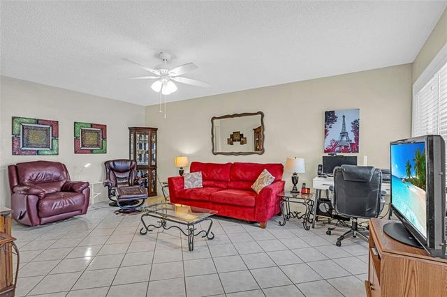 1000 SW 11th Avenue 2E, Hallandale Beach, FL 33009