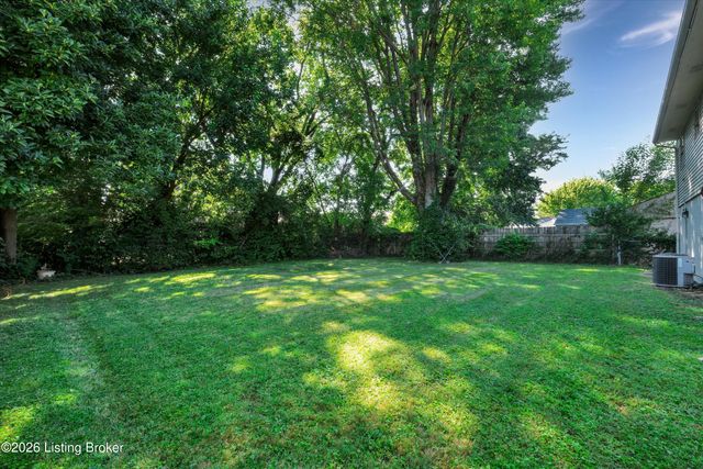1805 Blanca Ct, Louisville, KY 40223