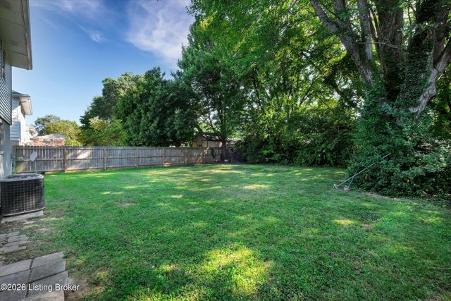 1805 Blanca Ct, Louisville, KY 40223