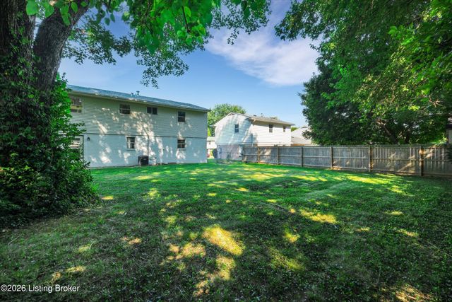 1805 Blanca Ct, Louisville, KY 40223
