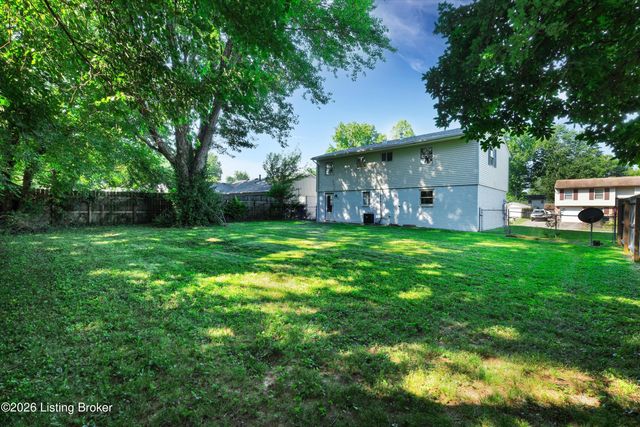 1805 Blanca Ct, Louisville, KY 40223