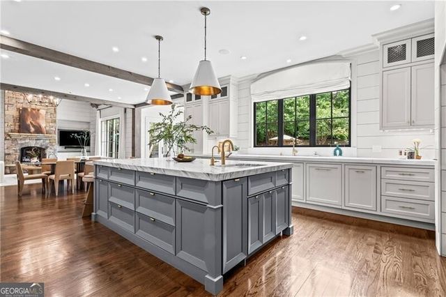 4211 Whitestone Place, Atlanta, GA 30327