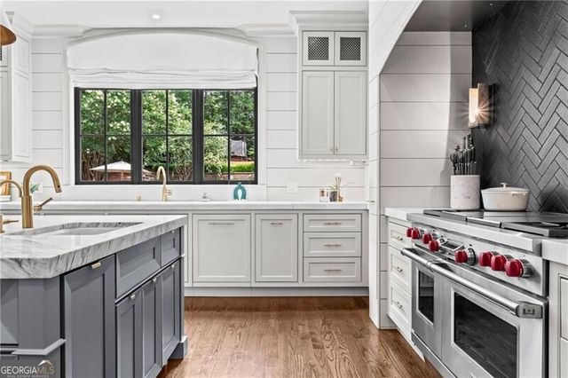 4211 Whitestone Place, Atlanta, GA 30327