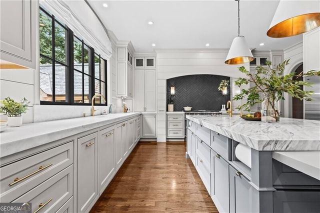 4211 Whitestone Place, Atlanta, GA 30327