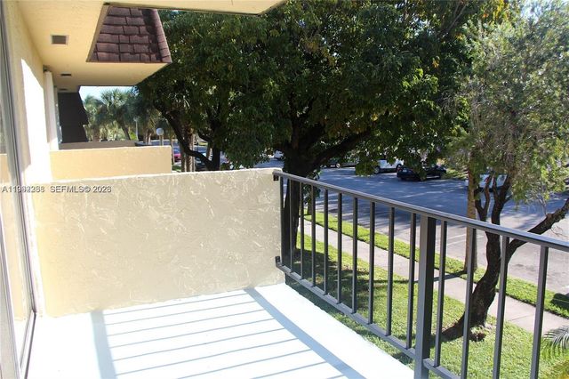 9015 SW 138th St 30-2, Miami, FL 33176