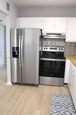 9015 SW 138th St 30-2, Miami, FL 33176