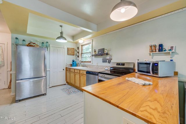 1355 Jackson Hollow Road, Mosheim, TN 37818