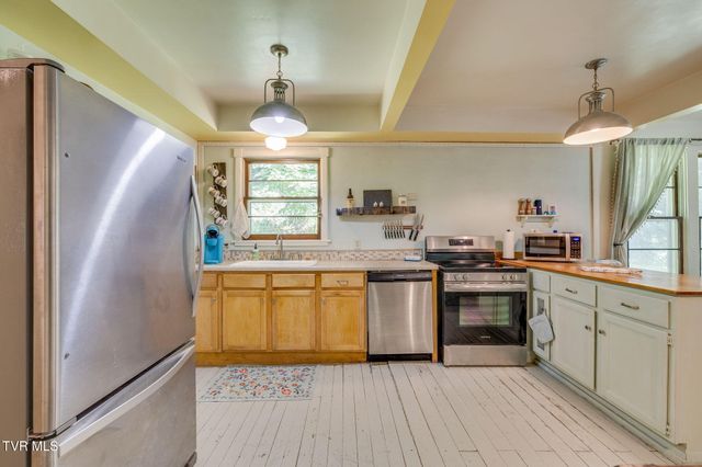 1355 Jackson Hollow Road, Mosheim, TN 37818