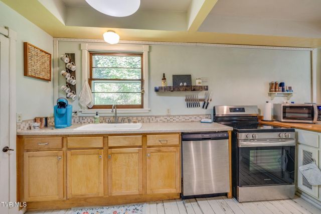 1355 Jackson Hollow Road, Mosheim, TN 37818