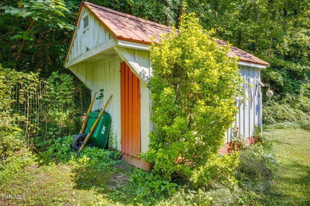 1355 Jackson Hollow Road, Mosheim, TN 37818