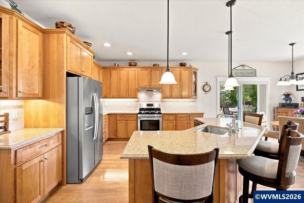 Image 10 of property listing at 1169 SE Academy St, Dallas, OR 97338