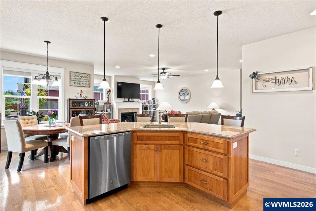 Image 12 of property listing at 1169 SE Academy St, Dallas, OR 97338