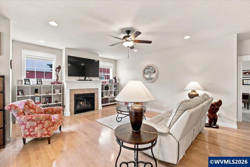 Image 16 of property listing at 1169 SE Academy St, Dallas, OR 97338