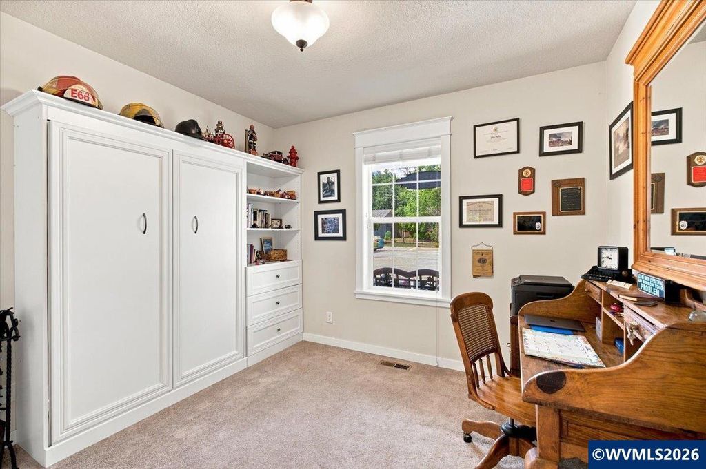Image 30 of property listing at 1169 SE Academy St, Dallas, OR 97338