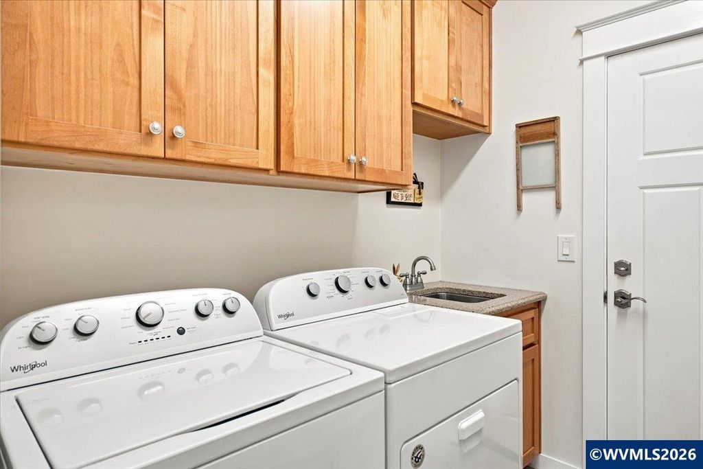Image 33 of property listing at 1169 SE Academy St, Dallas, OR 97338