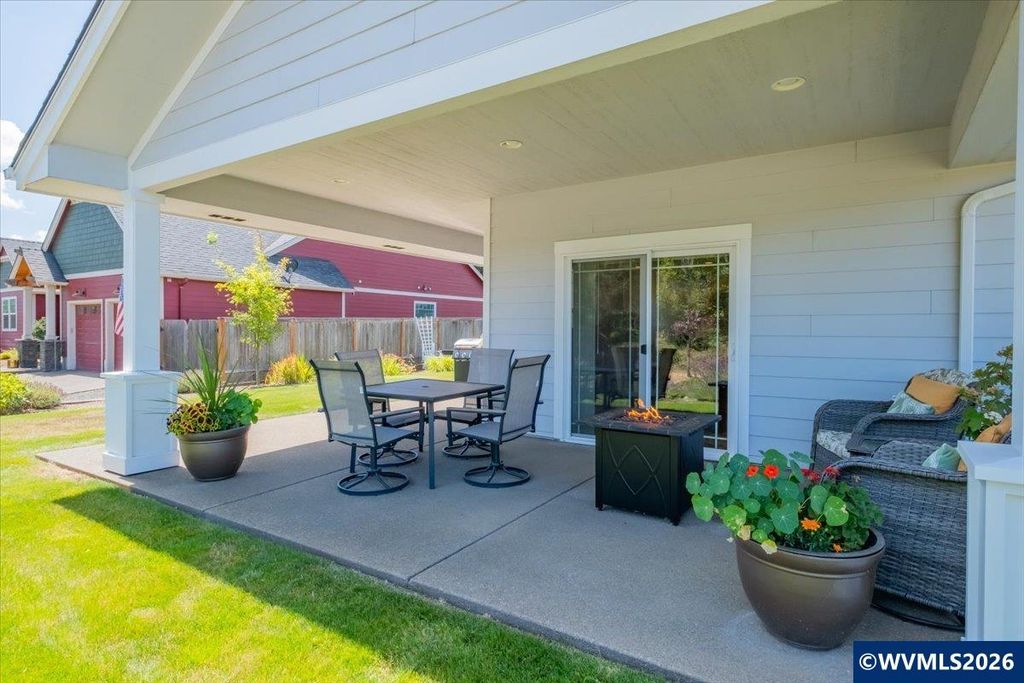 Image 36 of property listing at 1169 SE Academy St, Dallas, OR 97338