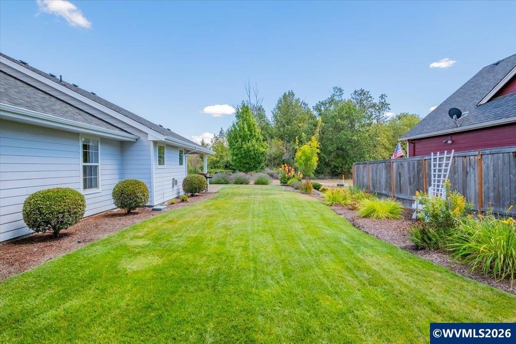 Image 38 of property listing at 1169 SE Academy St, Dallas, OR 97338