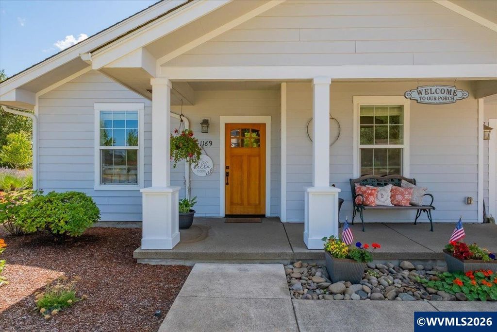 Image 7 of property listing at 1169 SE Academy St, Dallas, OR 97338